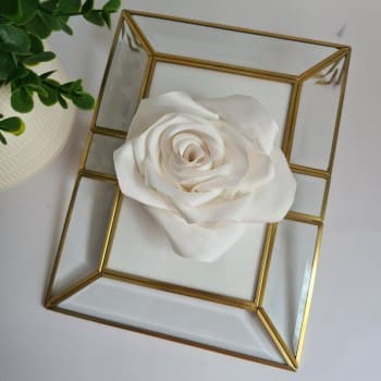 Brosa tip floare alba